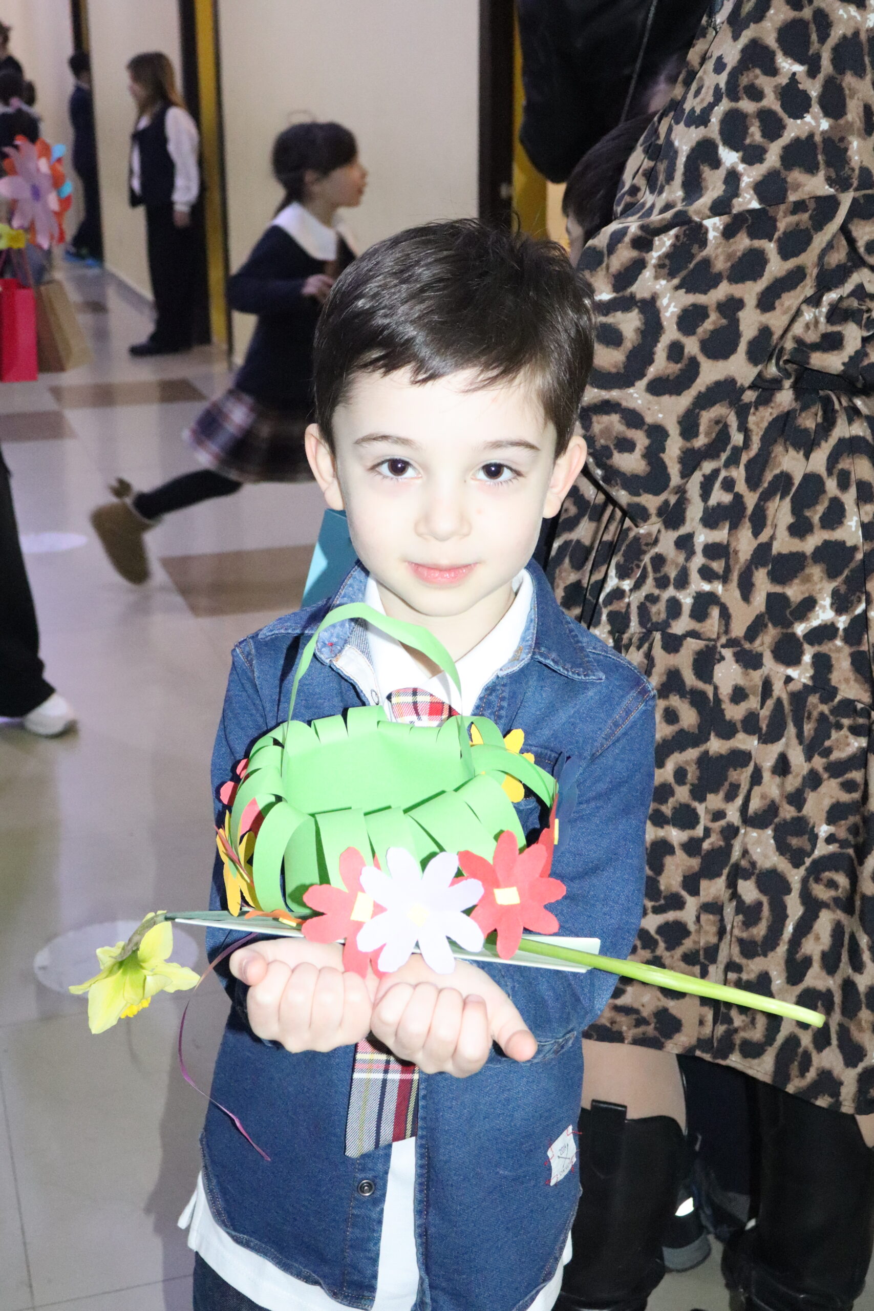 გილოცავთ დედის დღეს!